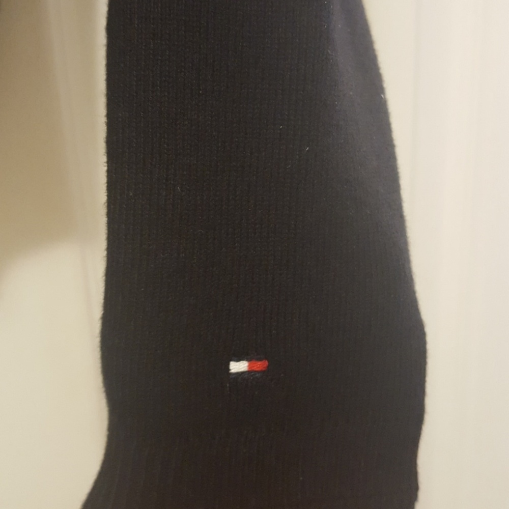 NWT Tommy Hilfiger Sweater - Picture 2 of 4